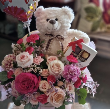 Cuddle me Valentine\'s Flower Box