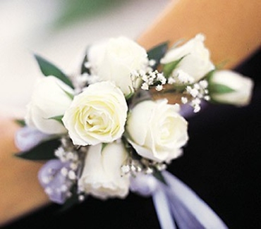 Seven White Spray Rose Wristlet