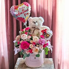 Cuddle me Valentine\'s Flower Box